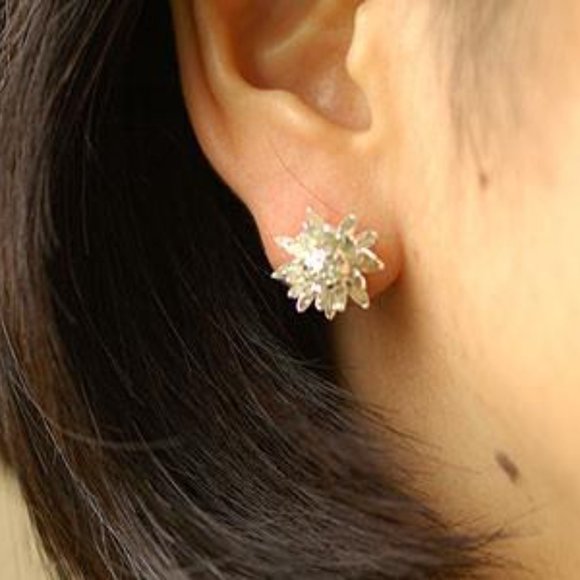 Alex Monroe Chrysanthemum Flower Stud Earrings - Picture 6 of 8